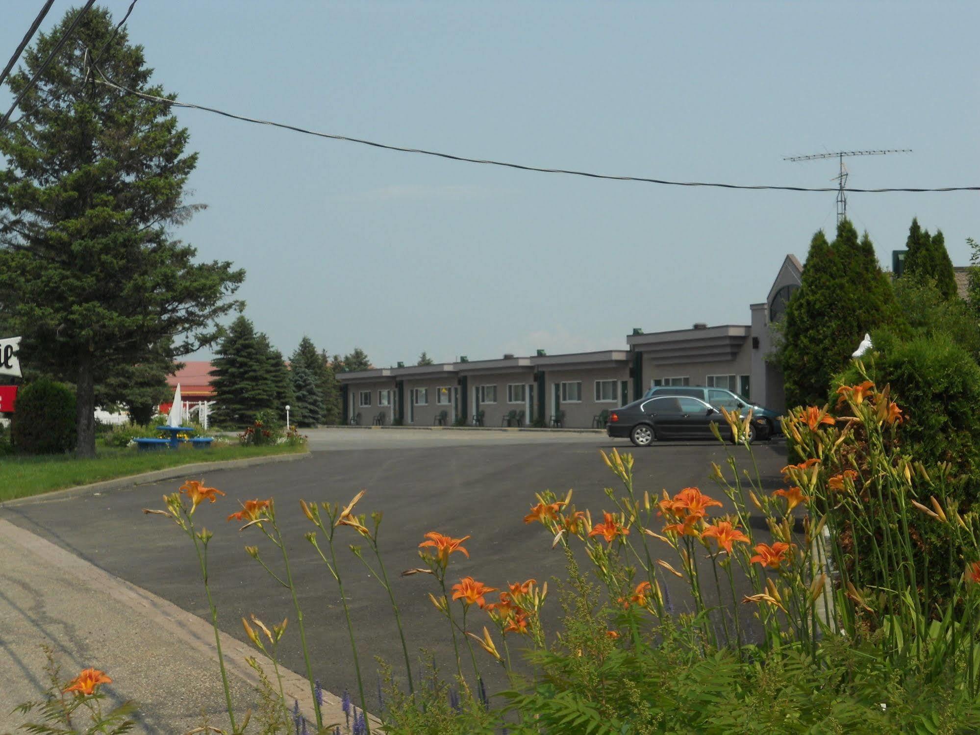 Motel Normandie Louiseville Extérieur photo